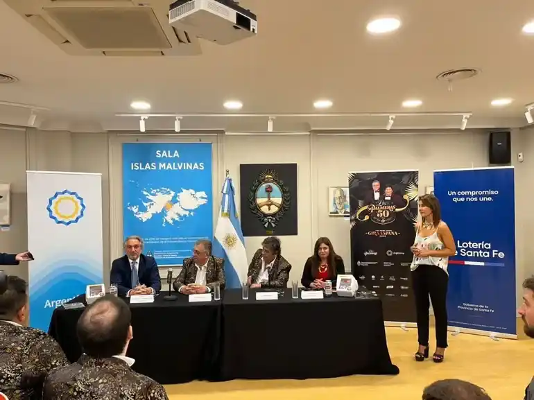 Los Palmeras hicieron bailar a todos en el Consulado Argentino en Barcelona
