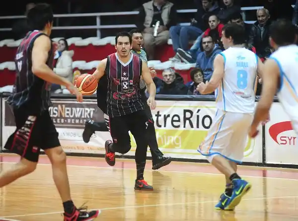 Central goleó y clasificó a las semifinales del Torneo Federal de Básquet