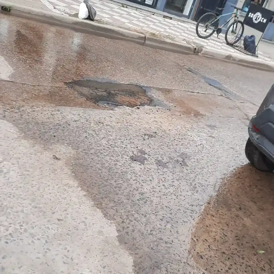 25 de Mayo al 1000: reclamos por pérdida de agua