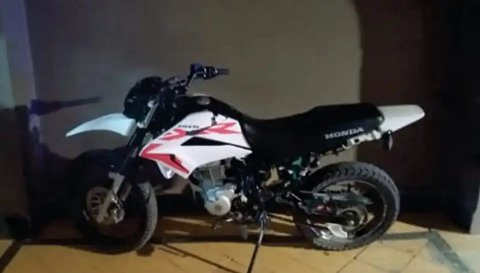 Recuperaron una moto robada y aprehendieron a dos jóvenes tras un operativo policial
