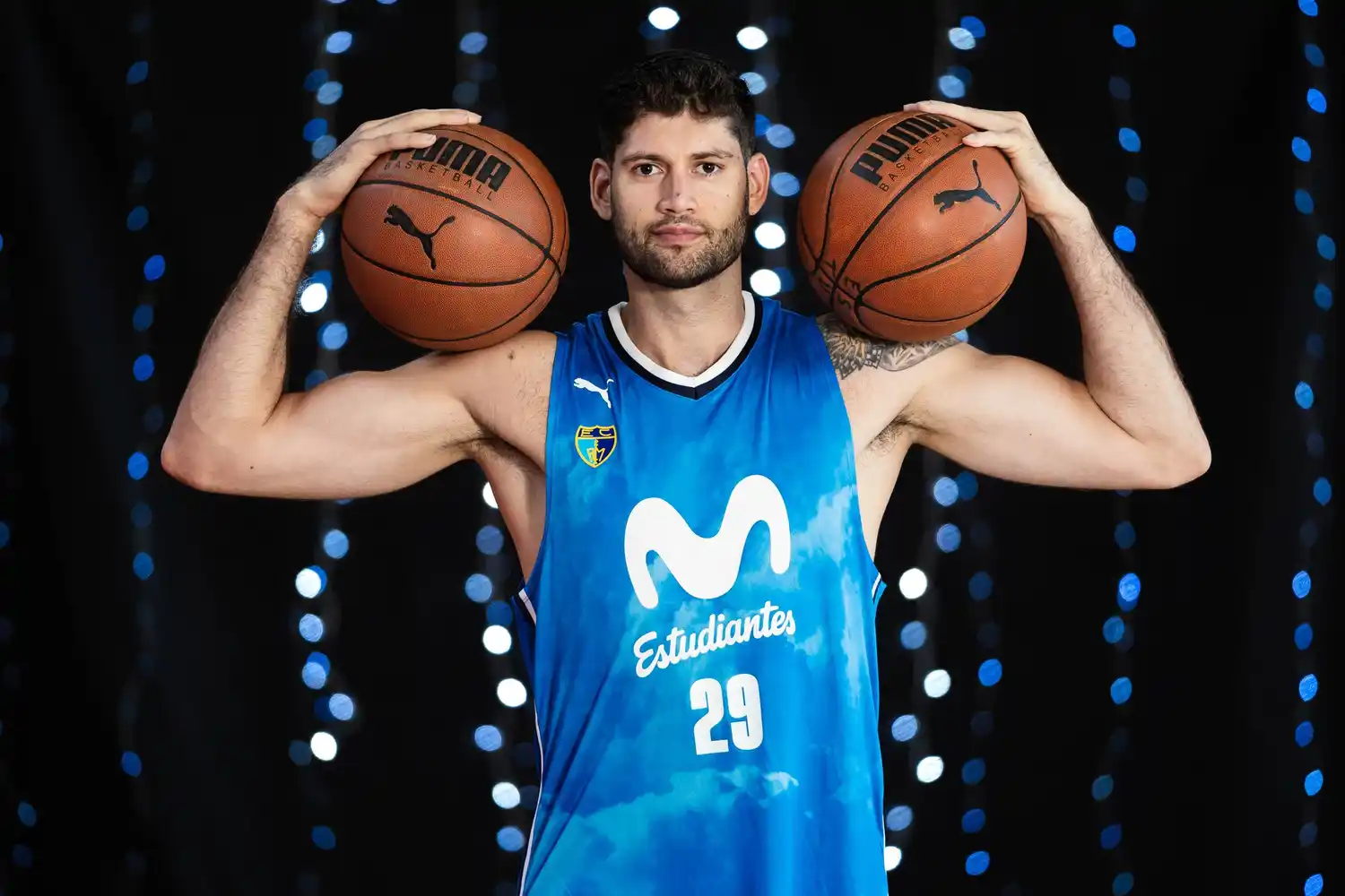 Impresionante triple de mitad de cancha para Garino en la Copa España