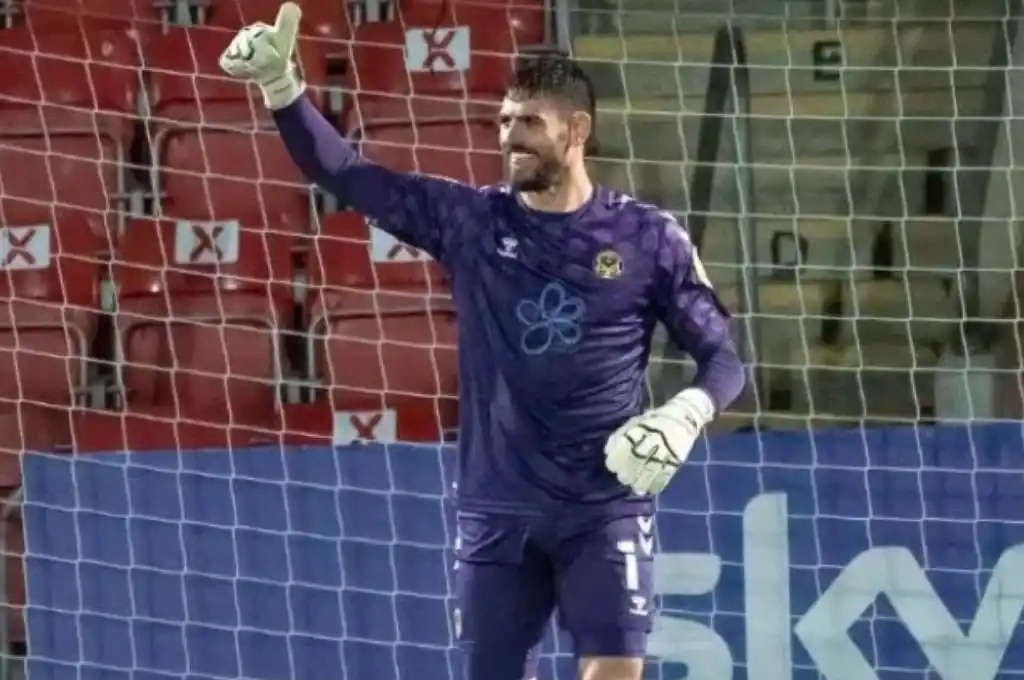 Portero inglés mete un golazo de arco a arco y se vuelve viral. VIDEO