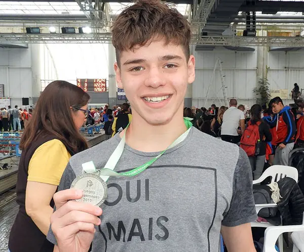 Lluvia de medallas en natación