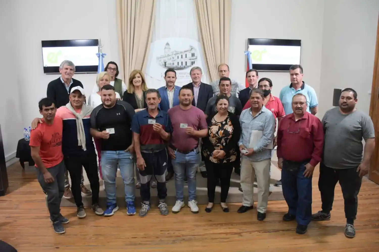 Pescadores de Paraná recibieron su personería jurídica y carnet habilitante