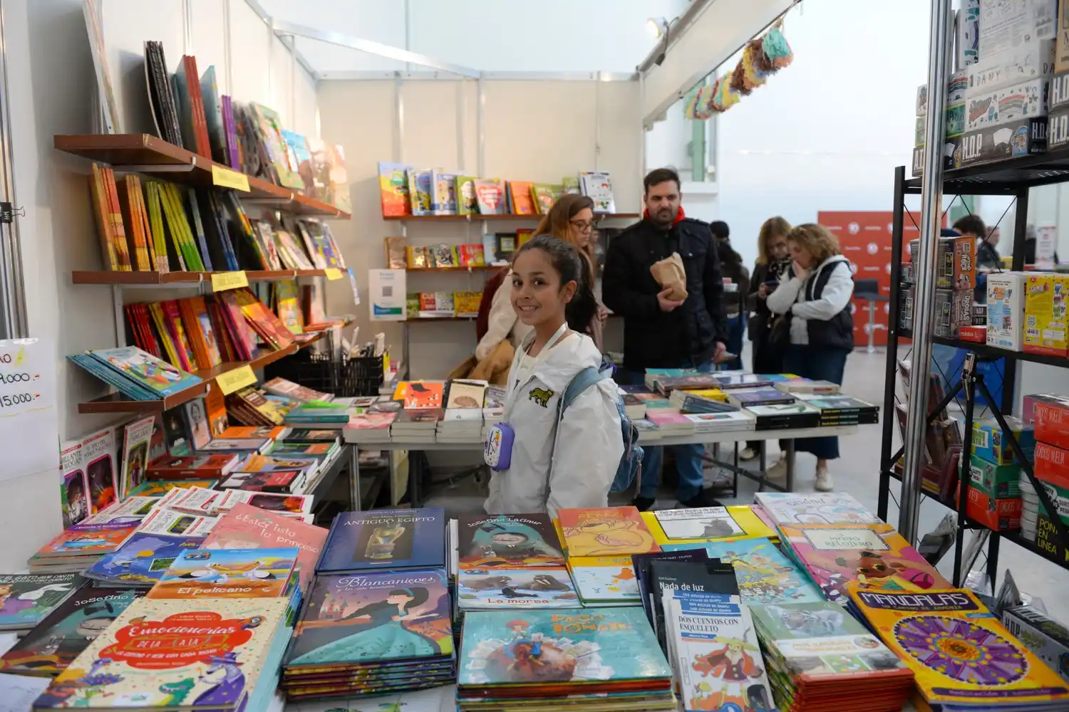 La Feria del Libro continuará hasta el domingo con charlas y presentaciones.