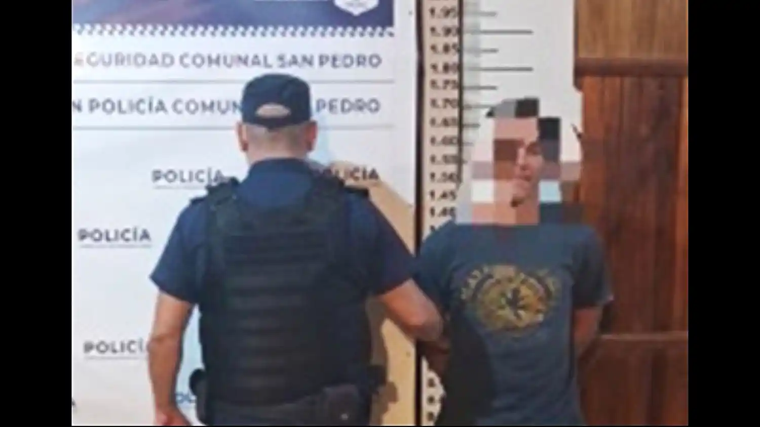 El detenido fue interceptado por la policía, pesando sobre él un pedido de captura.