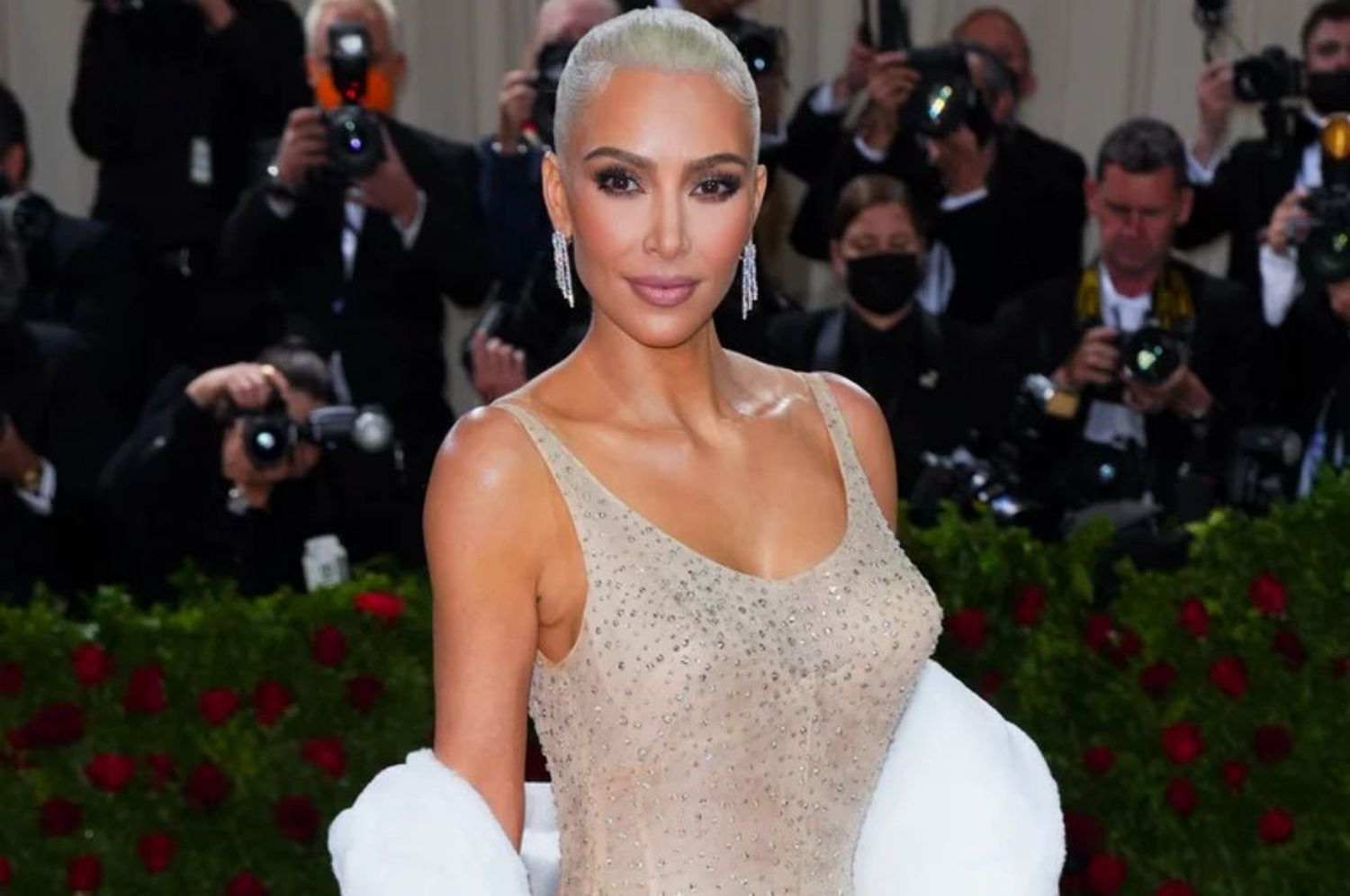 Escándalo: Kim Kardashian dañó el histórico vestido de Marilyn Monroe