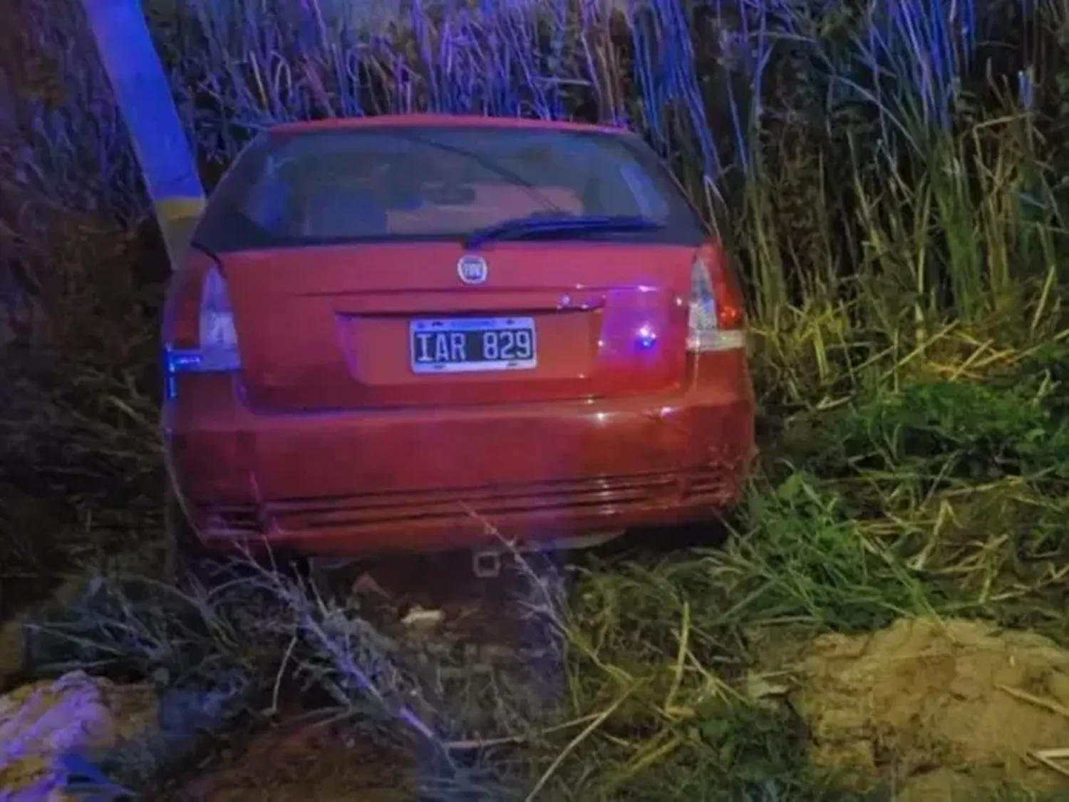 El vehículo, un Fiat Palio rojo, estaba estacionado con la menor adentro y la madre haciendo una compra.