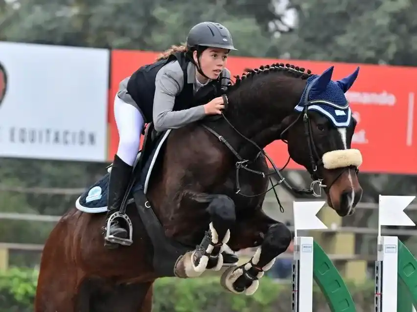 Florencia D’Angelo y su caballo Coketo La Quadra.