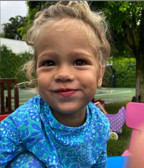 Lucy la hija melliza de Enrique y Anna. Foto: Instagram