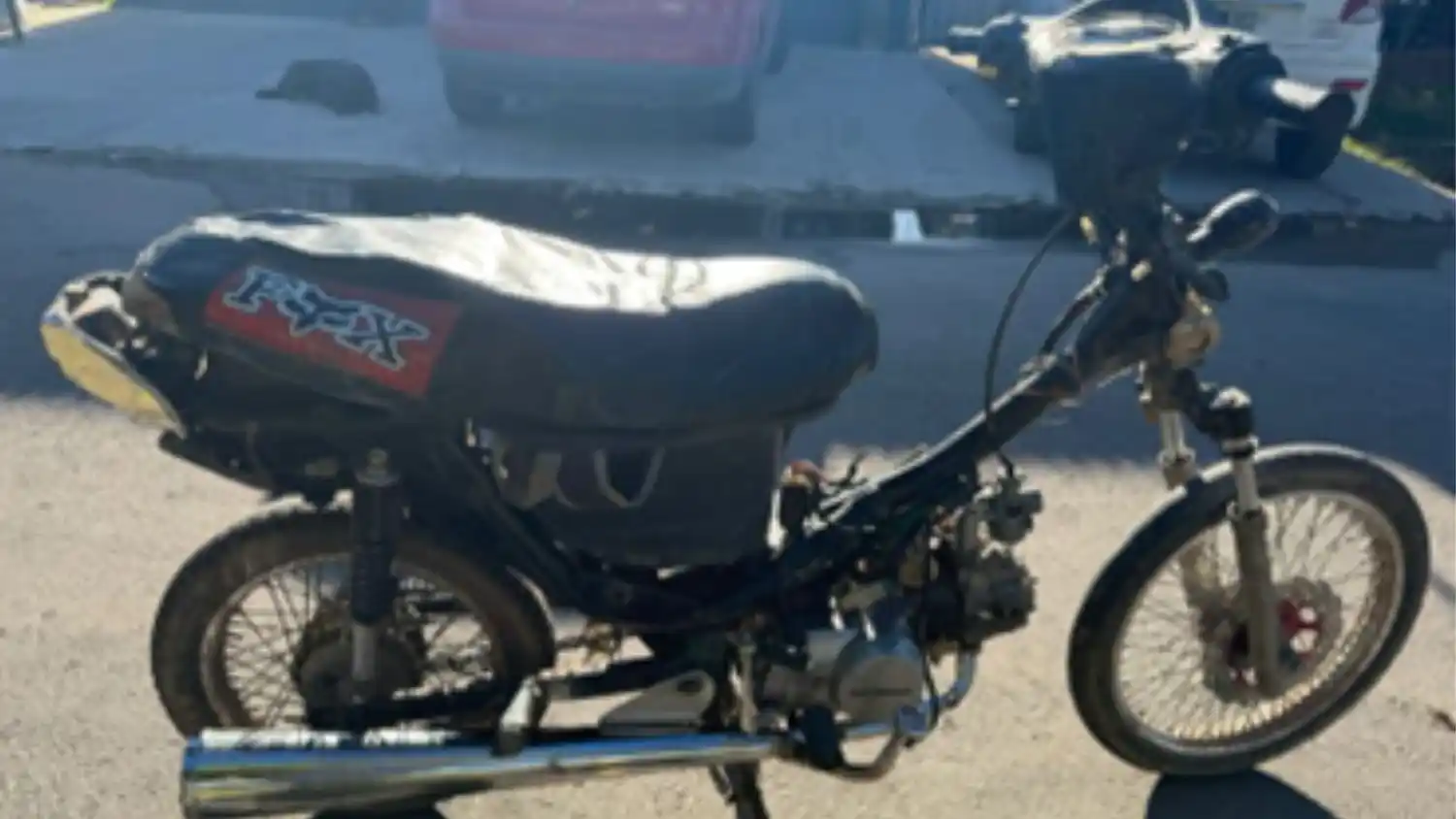 La moto que cuando fue investigada por la policía registró el número del moto adulterado.