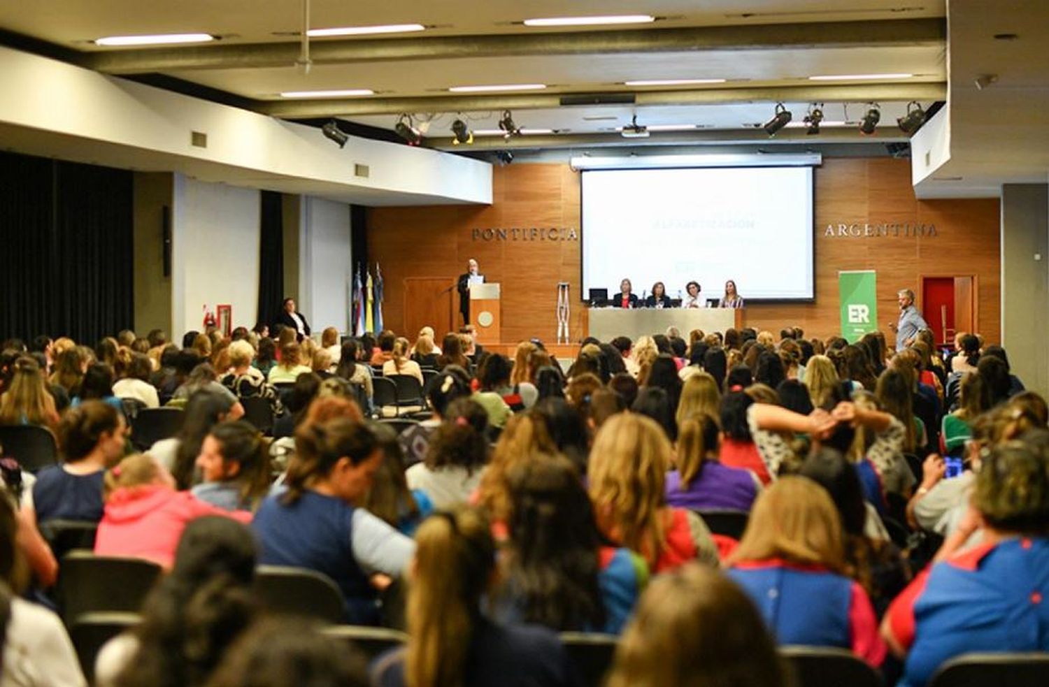 El CGE capacitó a 7.000 docentes y 650 directivos de toda la provincia