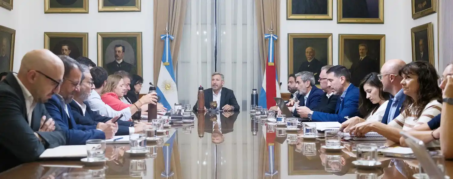 Frigerio analizó en gabinete la reanudación de la obra del hospital Bicentenario de Gualeguaychú