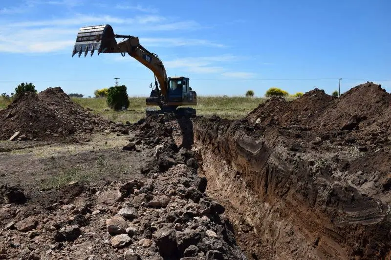 SAN CAYETANO: Comenzaron trabajos de pavimentación en el circuito