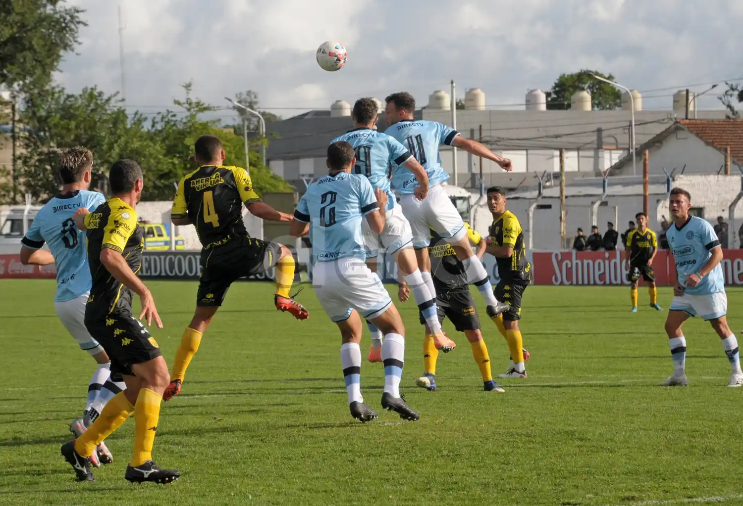 Santamarina no logró sumar como local.