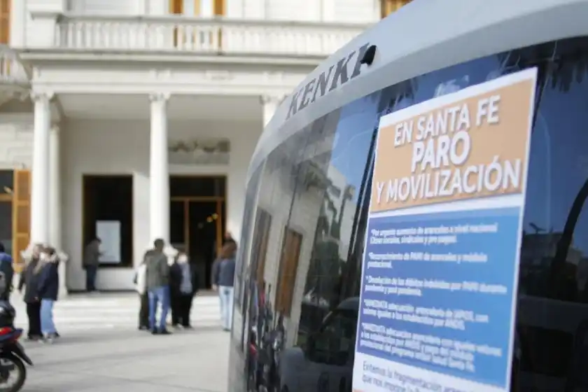 Transportistas para personas con discapacidad analizan suspender servicios a afiliados de IAPOS