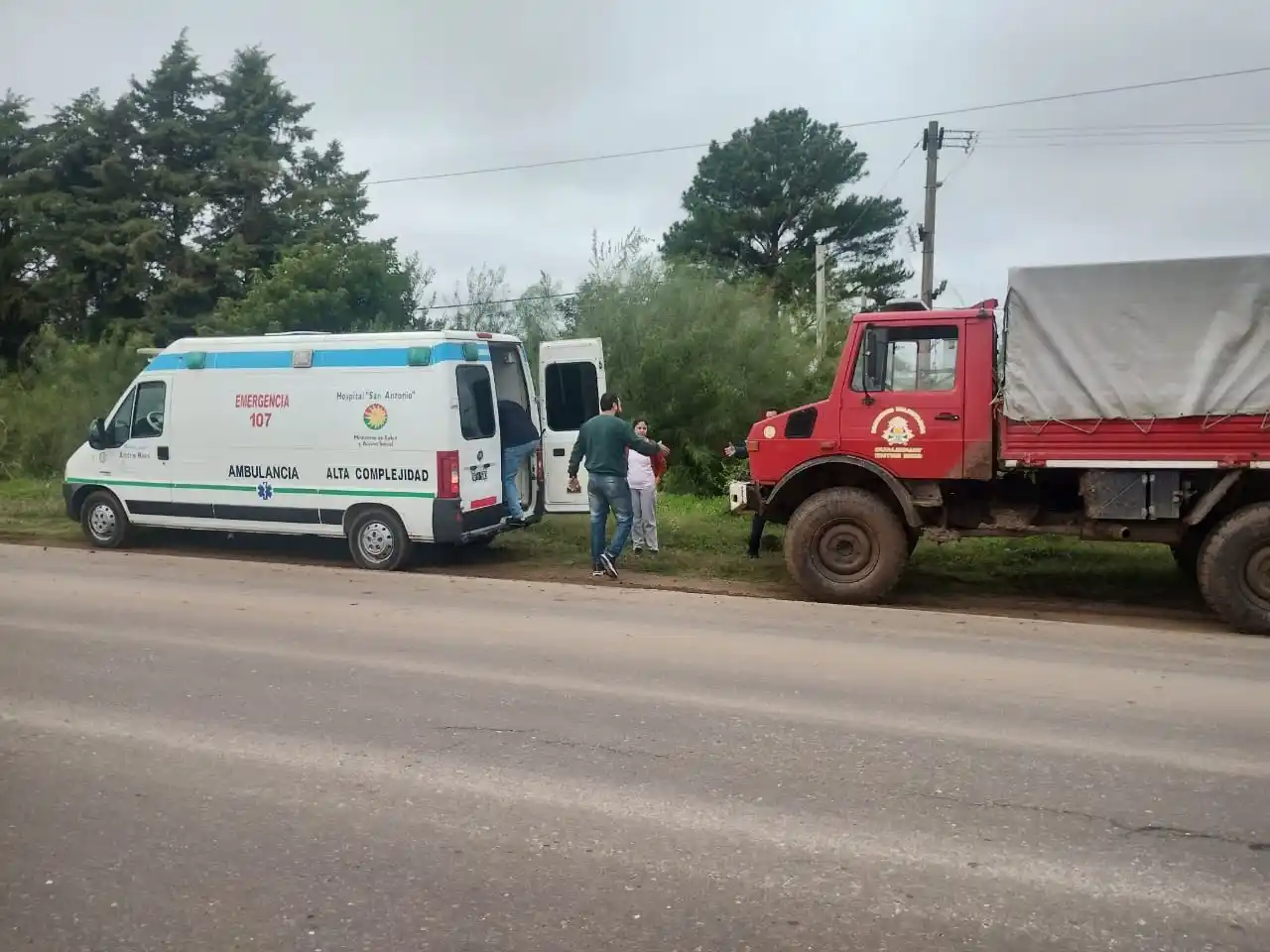 Bomberos Voluntarios realizaron traslado de emergencia desde zona rural por mal estado del camino