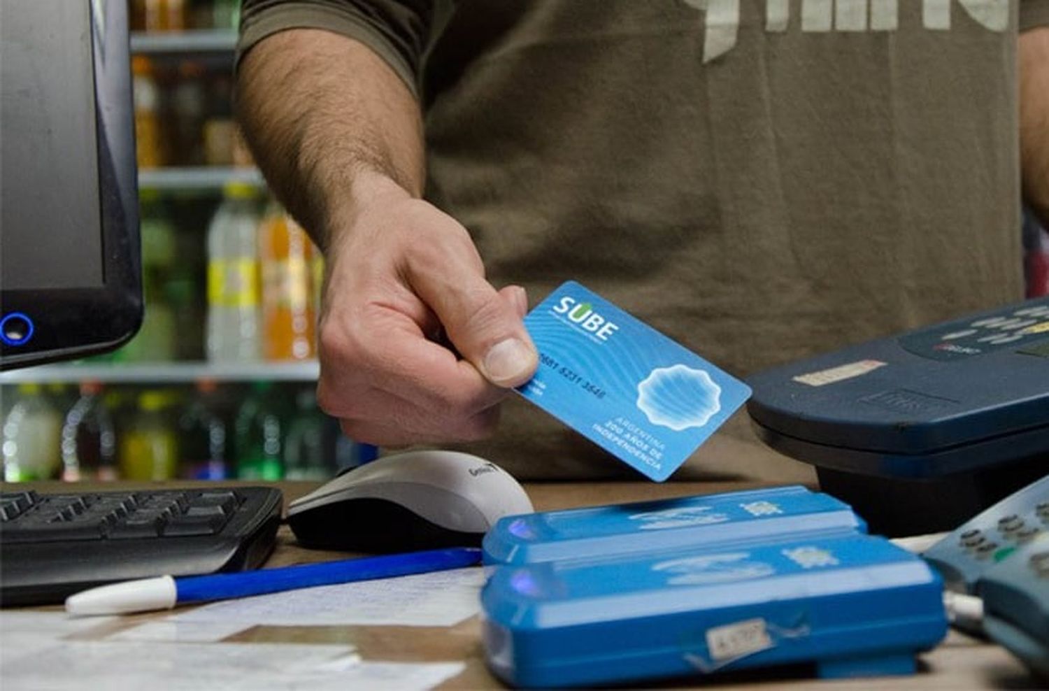 Demoras de carga, aumento y poco stock: comerciantes alertan sobre la situación de SUBE en Rosario