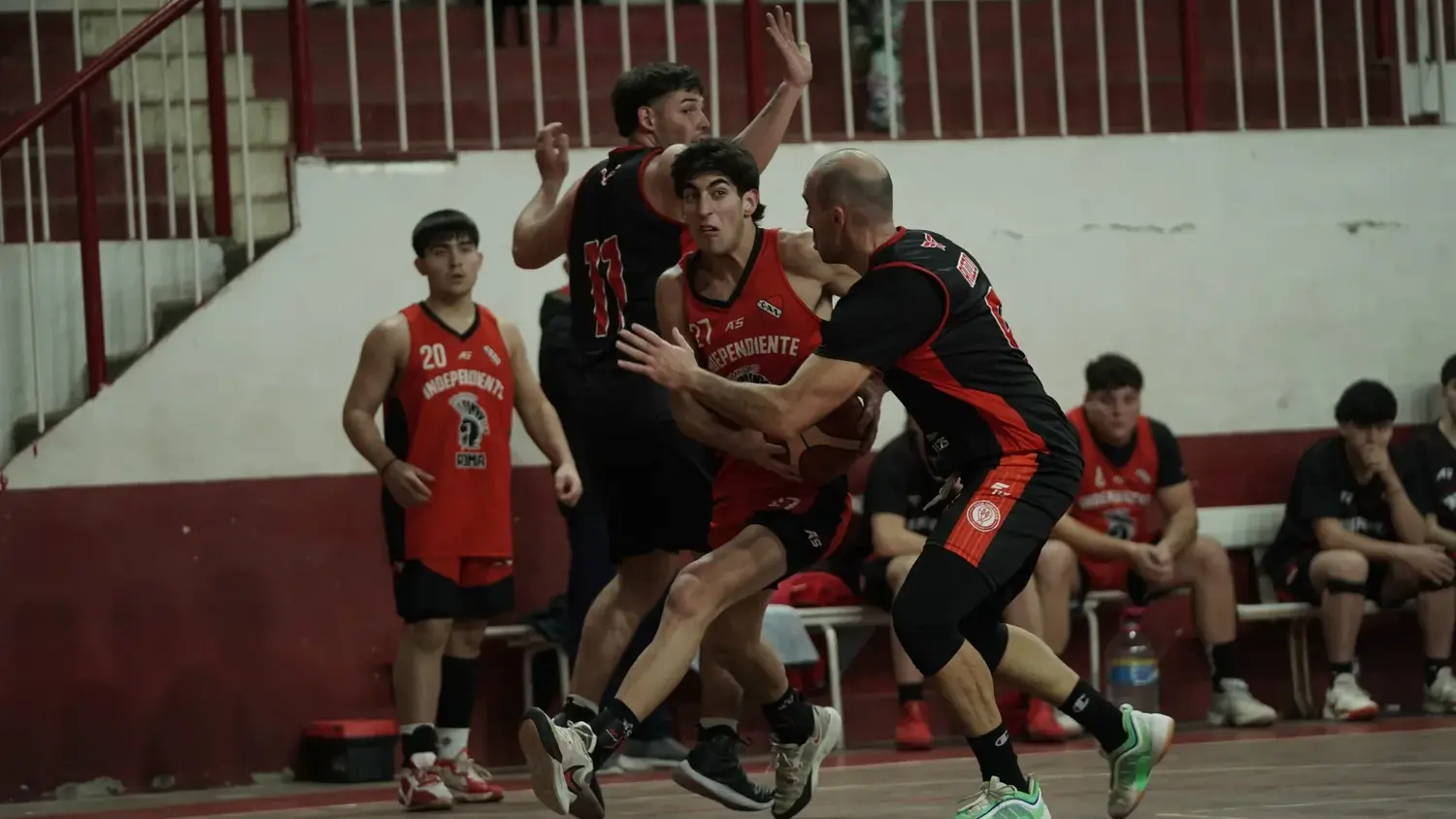 Huracán se quedó con el primer juego de semis frente a Independiente de Lobería