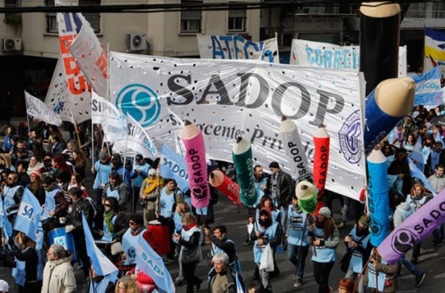 Los docentes de colegios privados esperan la reapertura de la paritaria nacional.