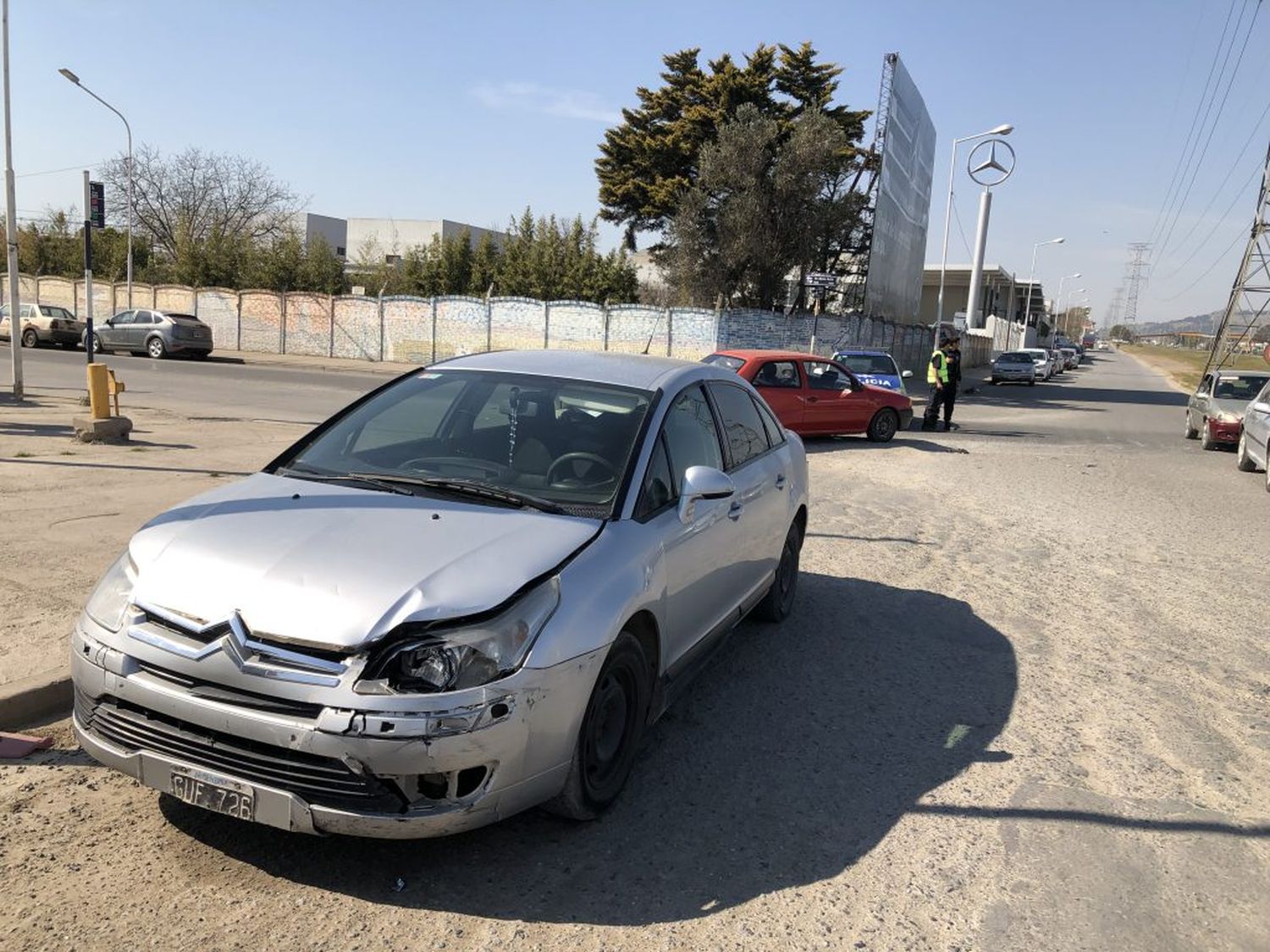 Una mujer fue hospitalizada tras chocar en la rotonda de la Ruta 226 y Monseñor Actis