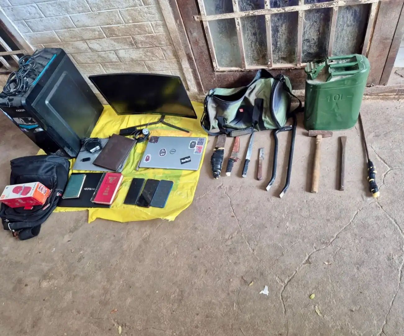 dos hombres planificaban un tiroteo masivo en establecimientos educativos - 2