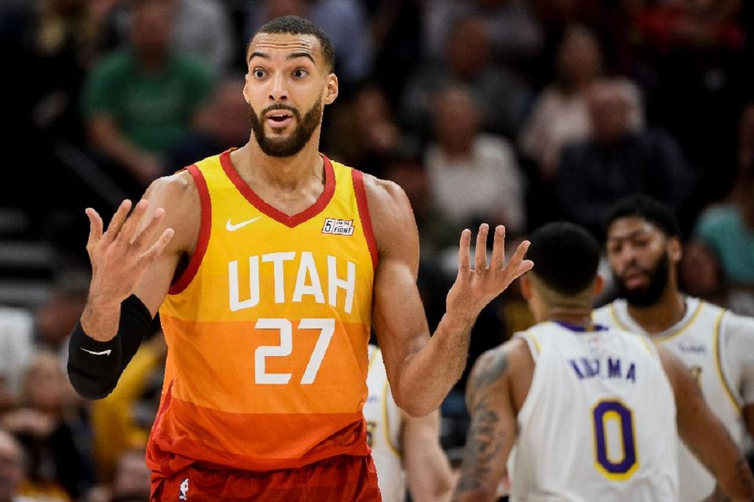 La NBA suspendió su temporada por tiempo indefinido a raíz de un caso positivo