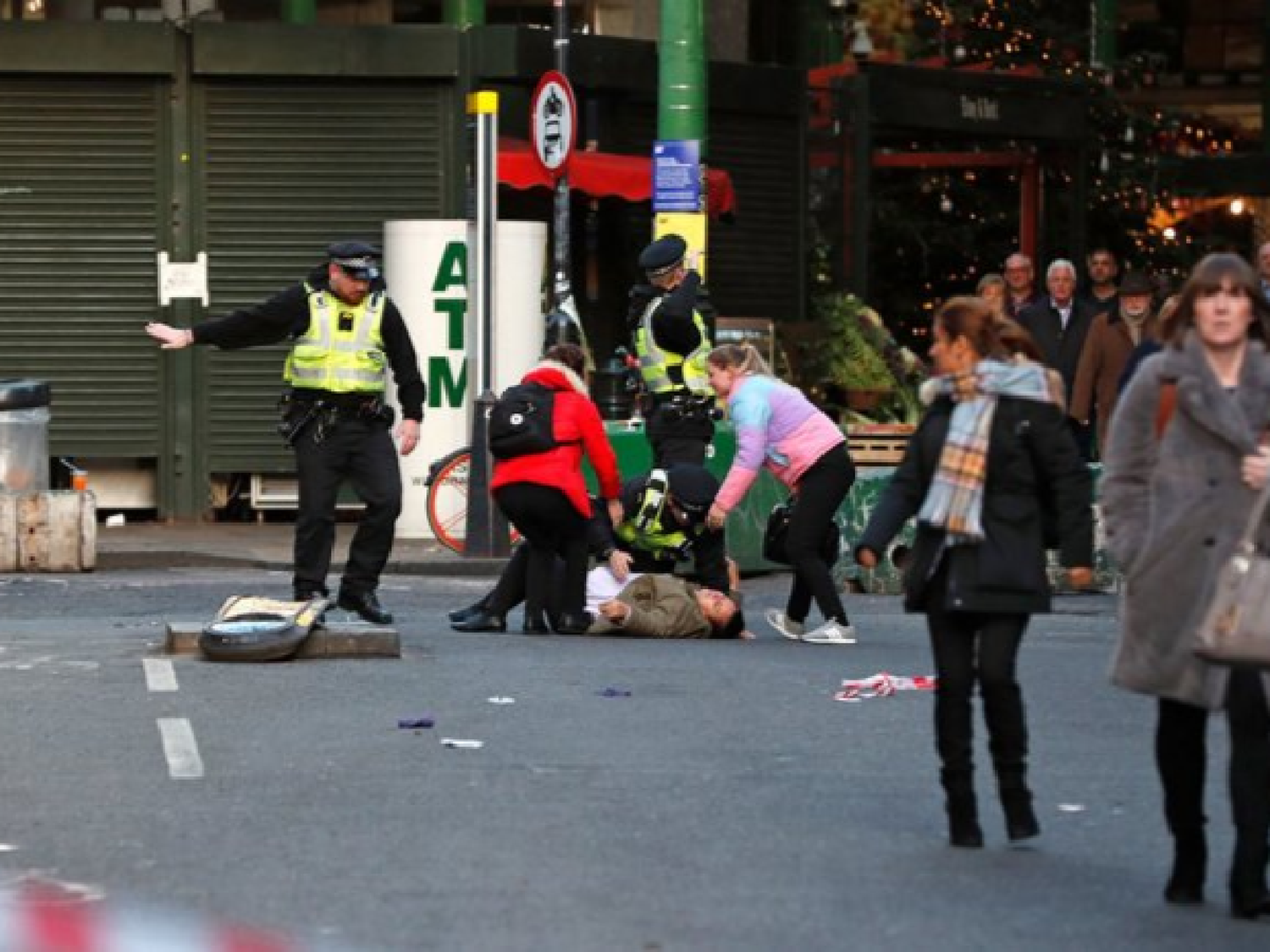 Londres: la Policía mató a un hombre que apuñaló a dos personas