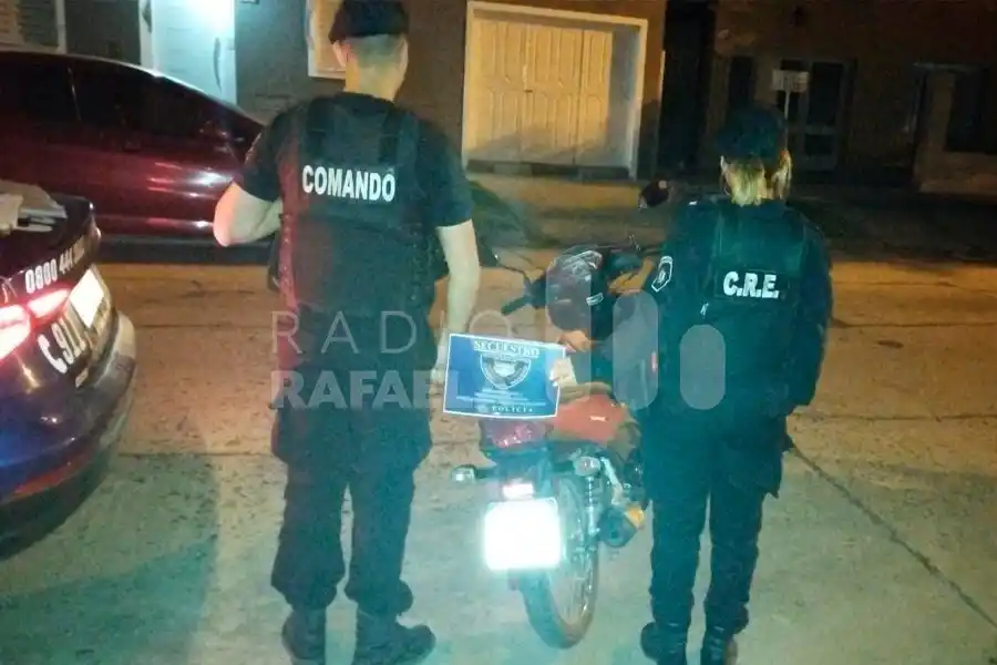 Su hijo llegó a casa con una moto robada: se dio cuenta y la devolvió a la policía