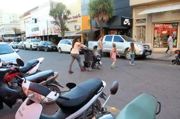 La “contribución” de los peatones multiplica el desorden en las calles