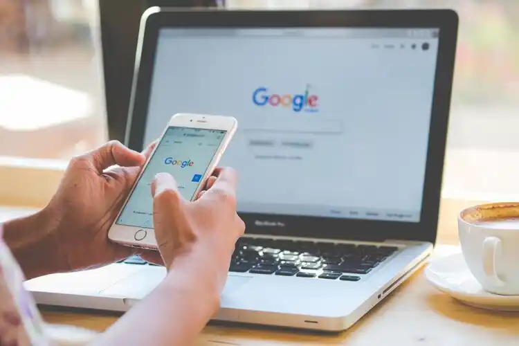 Momento Buenas y Santas, episodio 11: Las personas que se autodiagnostican por Google