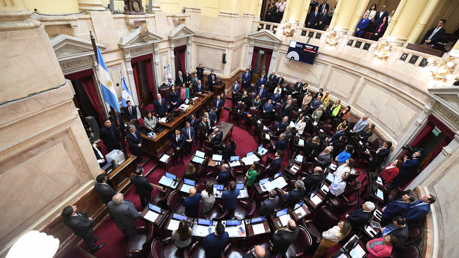 Senado retrocede con el aumento de las dietas y congela por este año los haberes de los legisladores