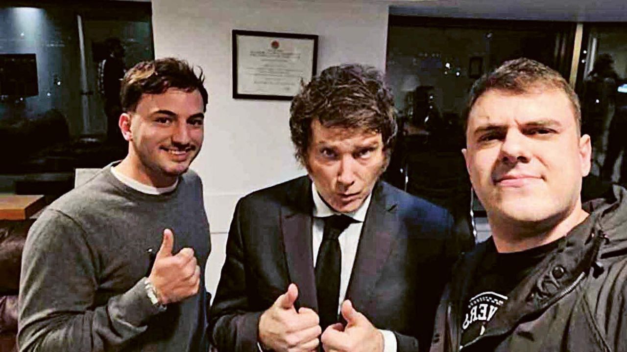 El presidente rodeado por Agustín Romo y el gordo Dan que quiere meter preso a periodistas