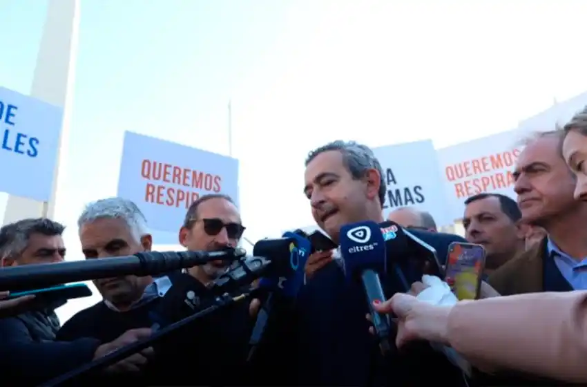 Javkin, tras la manifestación en el Obelisco: «Pedimos la intervención de fuerzas federales para evitar que se prendan fuegos en las islas»