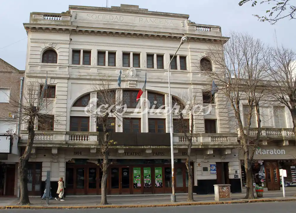 Con una cena y cine los franceses celebran el fin de semana su fiesta nacional