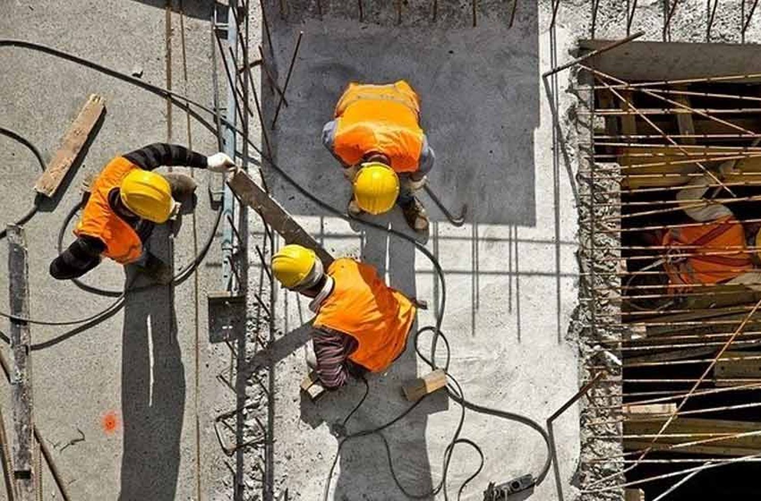 Un electricista cayó desde 4 metros en una obra en construcción