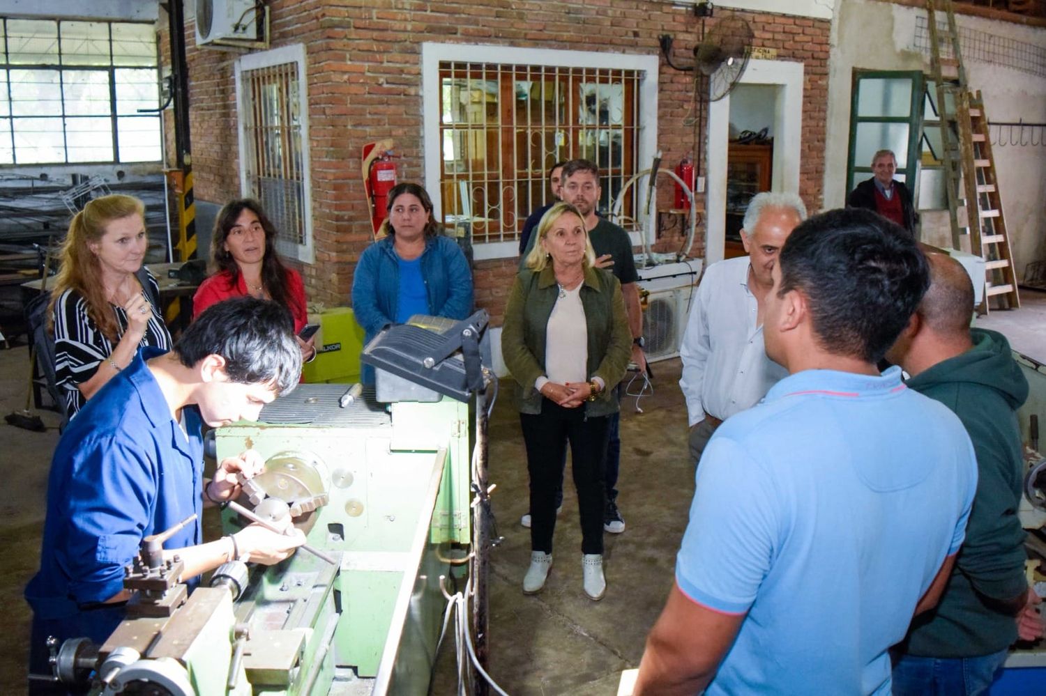 La intendenta junto a las autoridades de la UTN visitaron distintos espacios educativos.