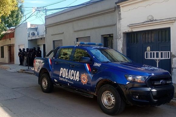 Le allanaron la casa por violencia de género y le encontraron todo un arsenal