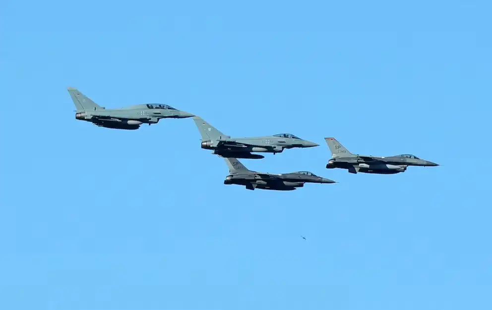 llegada de los F-16 - 1