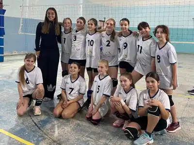 Destacada actuación de los equipos de vóley de la Escuela Municipal de Crespo en Viale y Ramírez