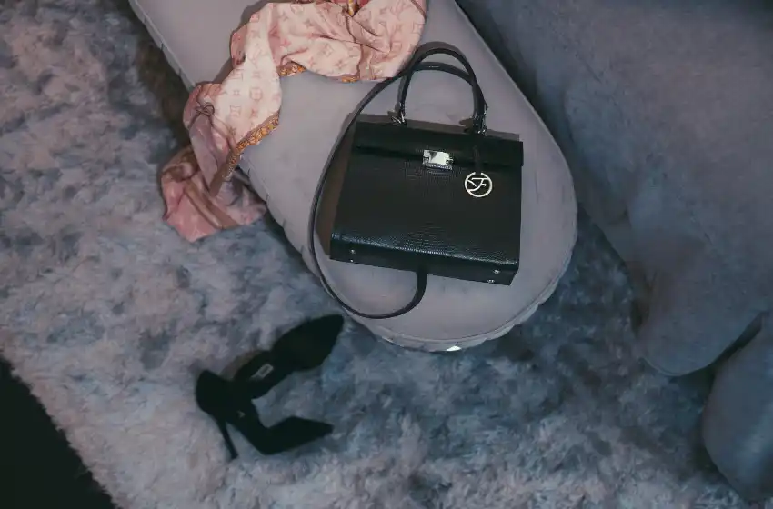 Fontenla presenta su primera colección de carteras de cuero