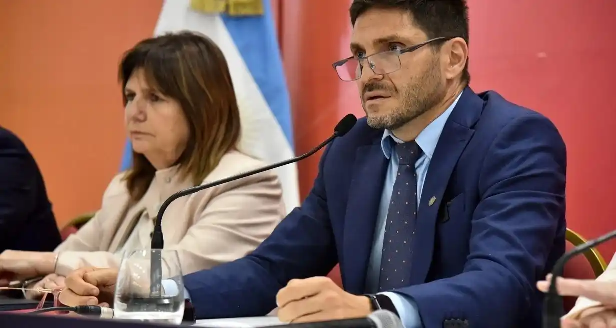 "La reacción de los narcos es porque se sienten acorralados, pero no vamos a retroceder ni un milímetro en nuestras decisiones", remarcó el gobernador Pullaro, acompañado por la ministra Bullrich.