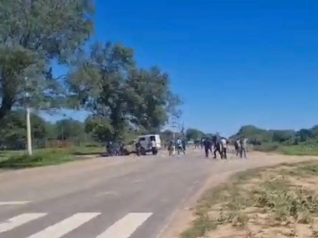 Originario atropelló con una ambulancia a tres policías que trataban de evitar el corte total de la RP N° 28