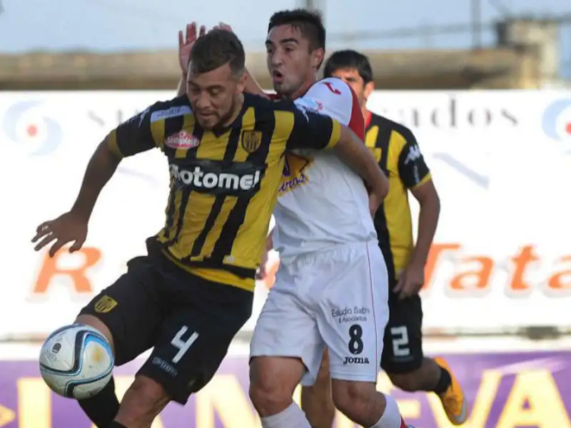 Con tres goles de Telechea,  Santamarina se sacó de encima a Chacarita