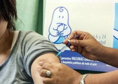 Casi 2000 personas se vacunaron contra la gripe en la primera semana