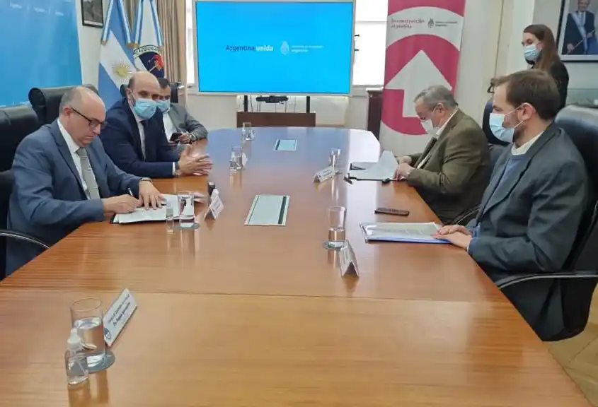 Tras la postergación, Municipio y Nación sellaron el convenio para remodelar la Terminal de Ómnibus