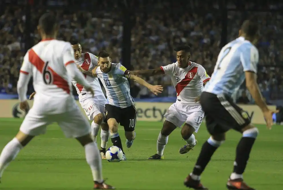 Argentina falló en la definición y empató sin goles con Perú