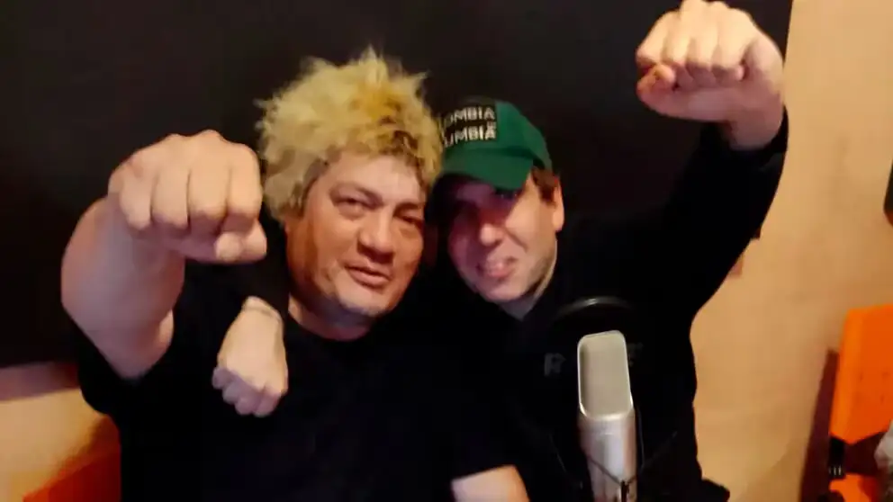Pity Álvarez junto a Gabriel Prajsnar, músico de Viejas Locas con el que volvió a la música tras grabar el tema "Sigue el Rock & Roll", editado en diciembre de 2023