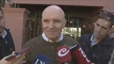 Jose Luis Espert habló con la prensa tras emitir su voto.
