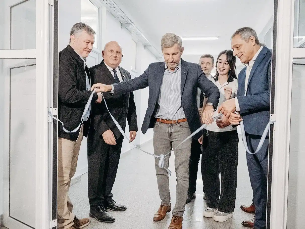 Frigerio inauguró nuevas aulas y firmó convenio para ampliar una escuela con bloques PET